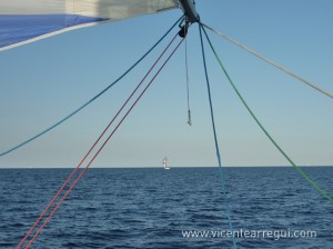 Unos van por tierra, otros mar adentro